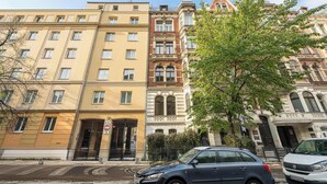 A row of multi-story buildings with a mix of architectural styles, including a building with a red brick facade and ornate detailing. - Apartment in the Center | 5 Minutes from the Old Town Square (Poznań)