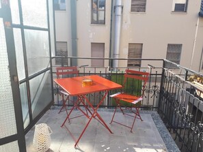 Outdoor dining - Milan Railing House, Convenient for Navigli & City Center (Milano)