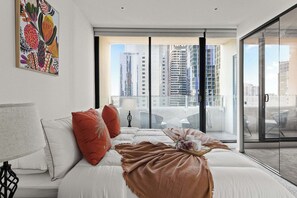 3 bedrooms, iron/ironing board, WiFi, bed sheets - A 3BR with City Views Near Queen Victoria Market (Melbourne)