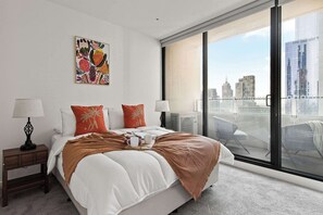 3 habitaciones, tabla de planchar con plancha, wifi y ropa de cama 