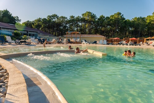 South-facing Euronat studio with pool area, shops, restaurants, entertainment...