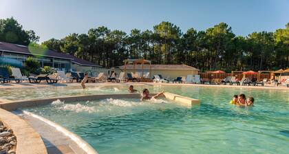 South-facing Euronat studio with pool area, shops, restaurants, entertainment...