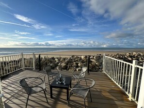 Property grounds - Sea breezes, sandy toes and dolphin Hellos (Barmouth)