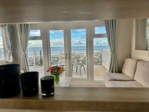 TV - Sea breezes, sandy toes and dolphin Hellos (Barmouth)