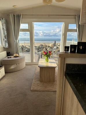 Interior - Sea breezes, sandy toes and dolphin Hellos (Barmouth)