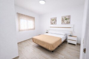 1 bedroom, iron/ironing board, bed sheets - Apartamento Puerta Cai II (Conil de la Frontera)