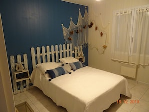 2 bedrooms, iron/ironing board