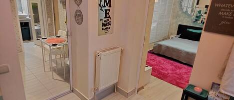 Iron/ironing board, WiFi, bed sheets