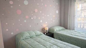 Fer et planche Ă repasser, accĂšs Internet, draps fournis