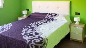 Iron/ironing board, internet, bed sheets