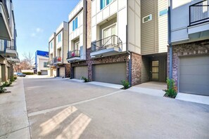 Exterior - Modern Townhome Near Downtown Atlanta | Sleeps 6 (Atlanta)