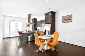 Dining - Modern Townhome Near Downtown Atlanta | Sleeps 6 (Atlanta)