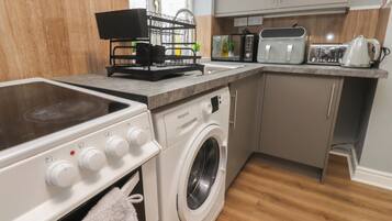 Kochgeschirr/Geschirr/Besteck