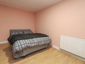 3 dormitorios, decoración individual, mobiliario individual