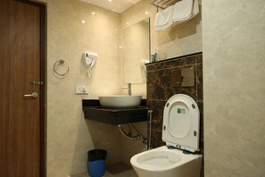 Family Triple Room | Bathroom | Shower, hair dryer, towels, soap - Jiang Su Hotel and Restaurant (Kathmandu, Nepal)