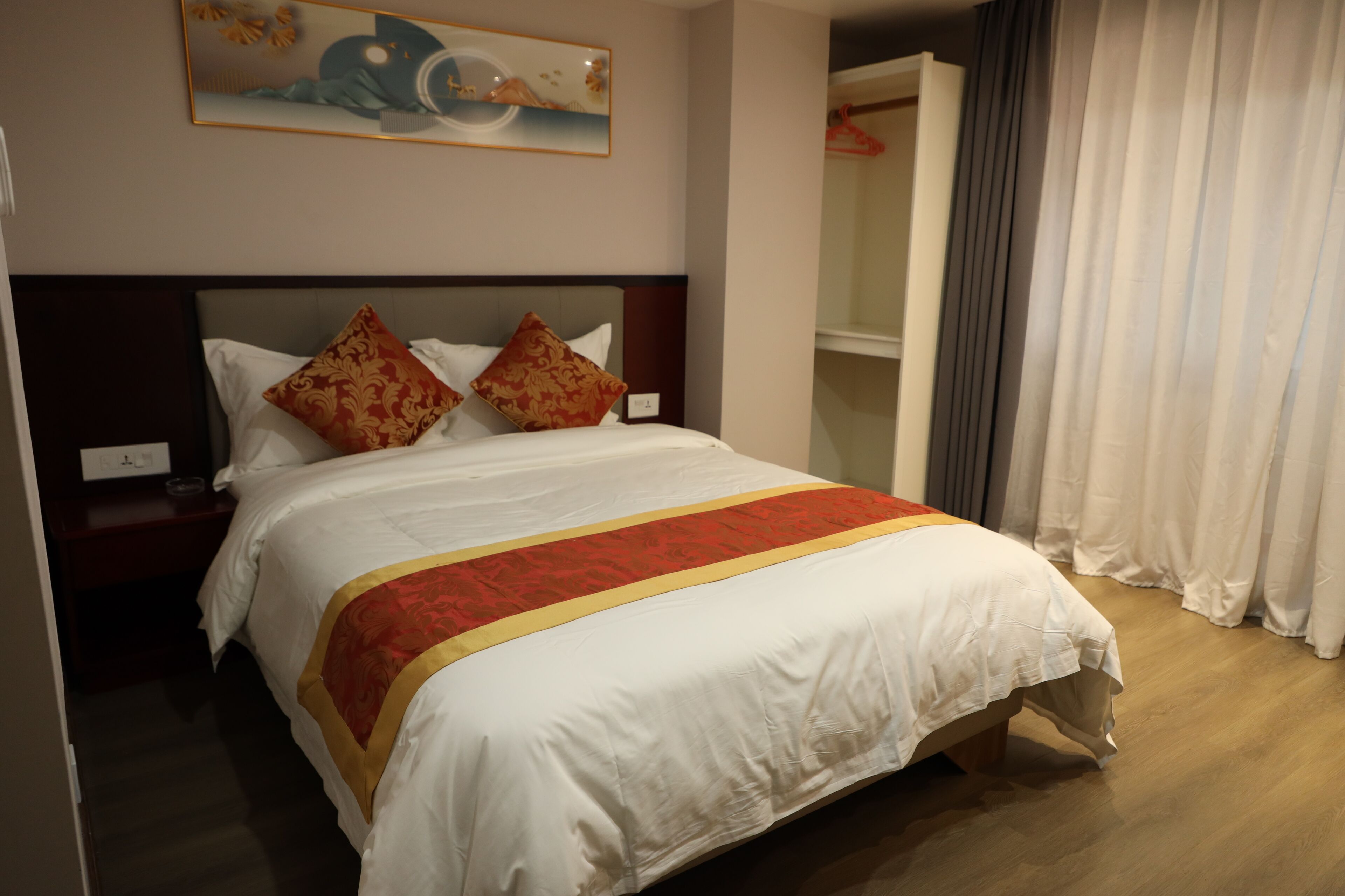 Deluxe Double Room | Desk, laptop workspace