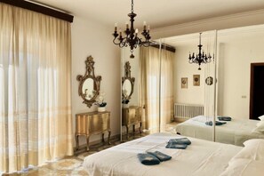 Apartemen Keluarga, beberapa kamar, 2 kamar mandi (Appartamento Mare Blu - Terracina) | 2 kamar tidur, setrika/meja setrika, Wi-Fi gratis, dan seprai linen