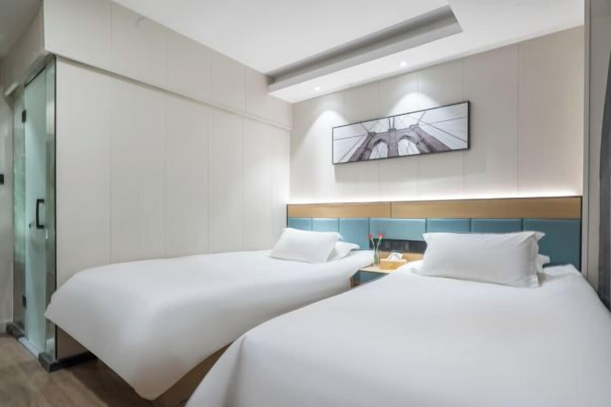 Standard 2-Bed Room