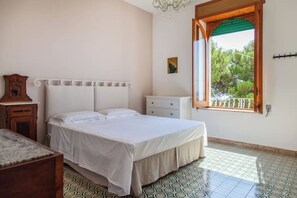 3 quartos, ferros/tábuas de passar roupa, Wi-Fi, roupa de cama