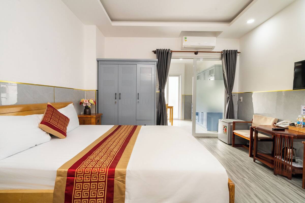 Quarto casal luxo, vista para a cidade | Escrivaninha, Wi-Fi de cortesia