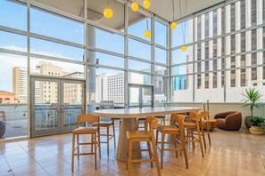Dining - Stylish ASU Stay | Pool Gym Balcony Parking W&D (Phoenix)