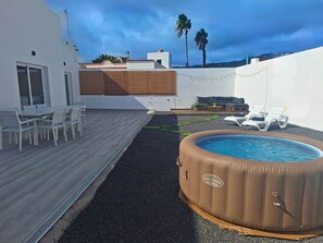 Outdoor dining - Casa Doña Juana - Villa con jacuzzi (El Salto)
