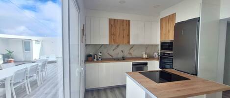 Fridge, microwave, oven, stovetop