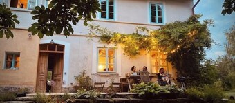 Stylish farmhouse with garden & whirlpool in the Bohemian Central Mountains