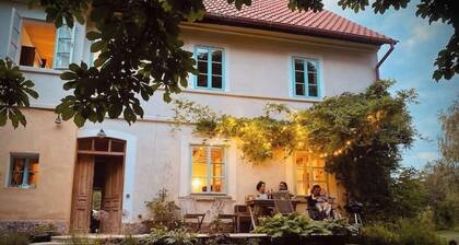 Stylish farmhouse with garden & whirlpool in the Bohemian Central Mountains