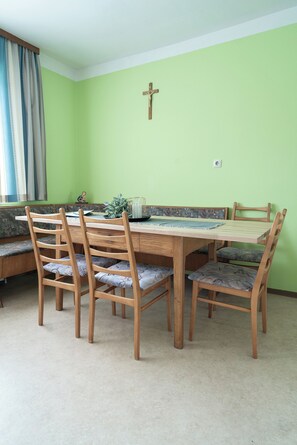 Dining - revLIVING LODGE Kleinstelzendorf Hollabrunn with 4 bedrooms (Kleinstelzendorf)