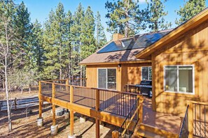 Terrace/patio - Custom Log Style Cabin! Air Conditioning! Foosball! BBQ! Decks! Fenced Yard! (Big Bear Lake)