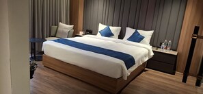 Deluxe Double Room, Balcony | Desk, laptop workspace - Hotel StoneLeaf (Pune)