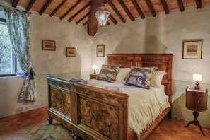 7 makuuhuonetta, silitysrauta/-lauta, vauvan matkasänky, ilmainen Wi-Fi