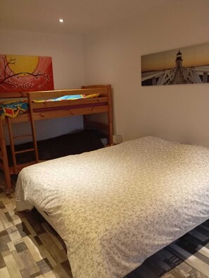 2 bedrooms, WiFi, bed sheets - Independent part of an old wine cellar in the middle of vineyards (Suze-la-Rousse)
