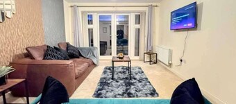 Hot tub - Pets - Sleeps 7 - Garden - Parking