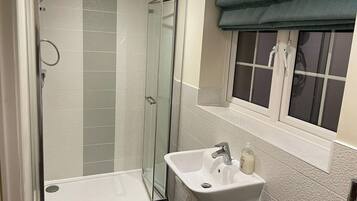 Combined shower/bathtub, deep-soaking bathtub, hair dryer, towels