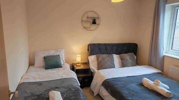 3 bedrooms, iron/ironing board, free WiFi, bed sheets