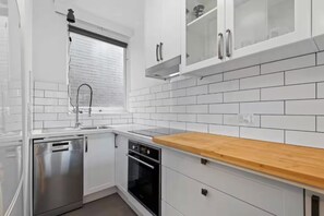 Private kitchen - Sunny St Kilda, 2br, 5wk short stay (St Kilda)
