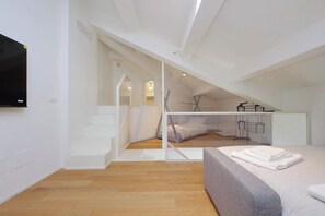 3 bedrooms, iron/ironing board, WiFi, bed sheets - Vatican Basilica luxury apartment (Roma)
