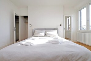 3 habitaciones, tabla de planchar con plancha, wifi y ropa de cama 