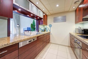 Fridge, microwave, oven, stovetop - Premium Burj Views Studio with Pool View - Aspin (Dubai)