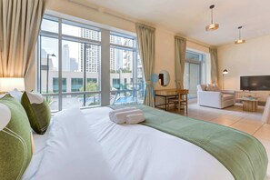 Iron/ironing board, WiFi, bed sheets - Premium Burj Views Studio with Pool View - Aspin (Dubai)