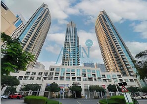 Exterior - Premium Burj Views Studio with Pool View - Aspin (Dubai)