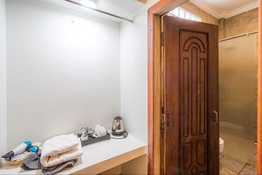 Doppia Deluxe, vista giardino | Una scrivania, Wi-Fi gratuito