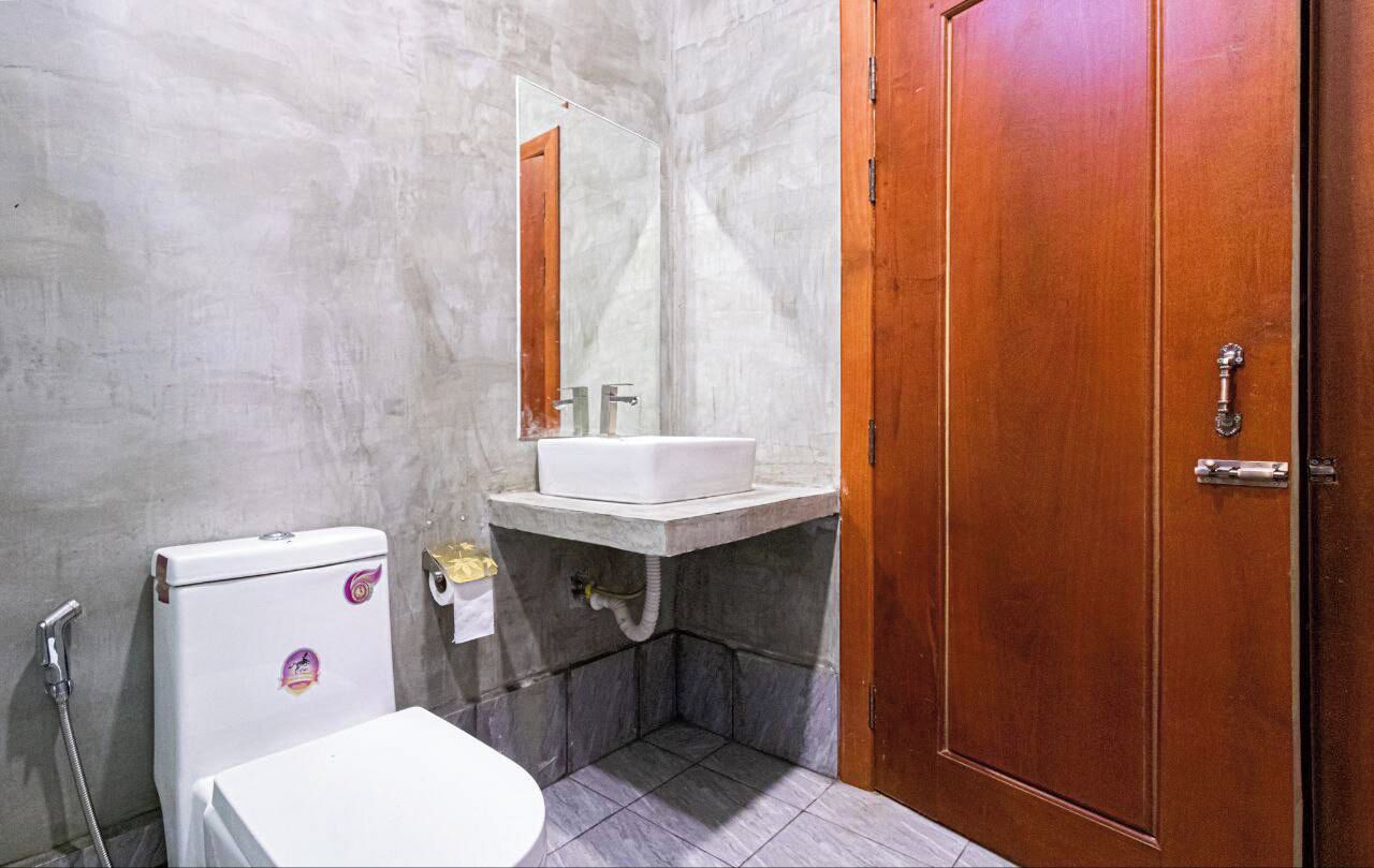 Asciugacapelli, asciugamani, sapone, shampoo