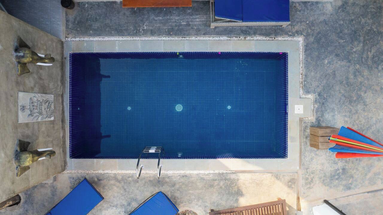 10 outdoor pools