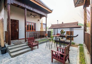 Outdoor dining - Teko Island (Siem Reap)