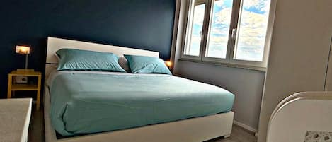 Iron/ironing board, free WiFi