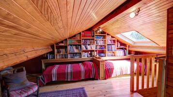 4 bedrooms, iron/ironing board, WiFi