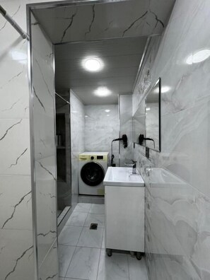 Free toiletries, slippers, soap, shampoo - Vintage Boutique Hostel (Baku)